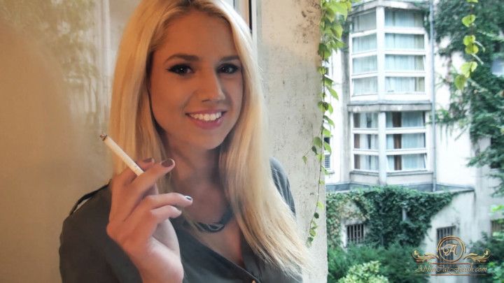 Zoe smoking debute