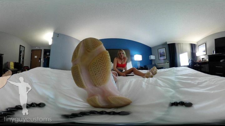 Bella Sneakers Feet Hotel Slave - VR360