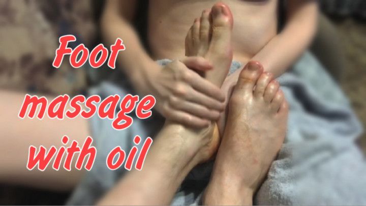 FOOT MASSAGE WITH OIL