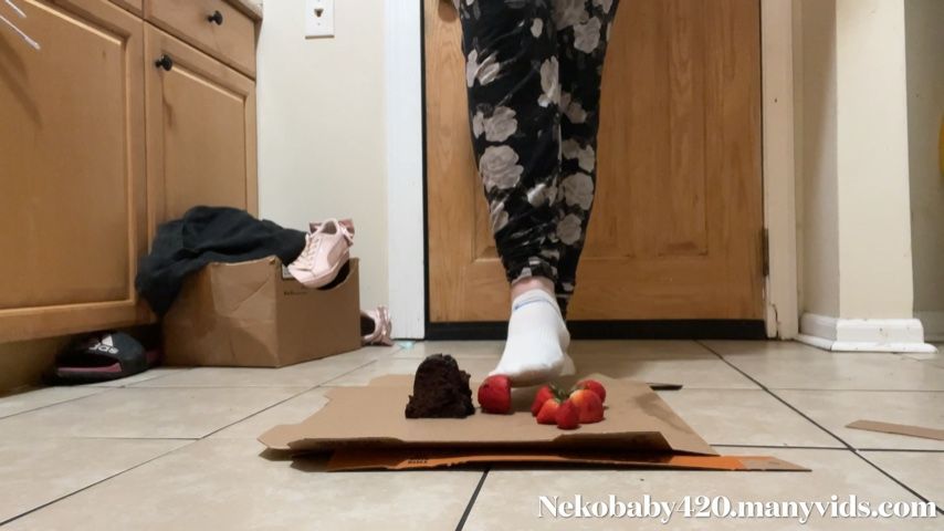 Strawberries and chocolate cake