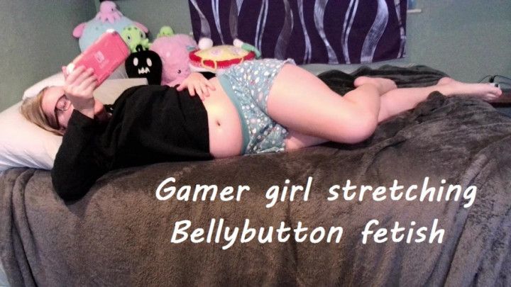 Gamer girl stretching - bellybutton fetish