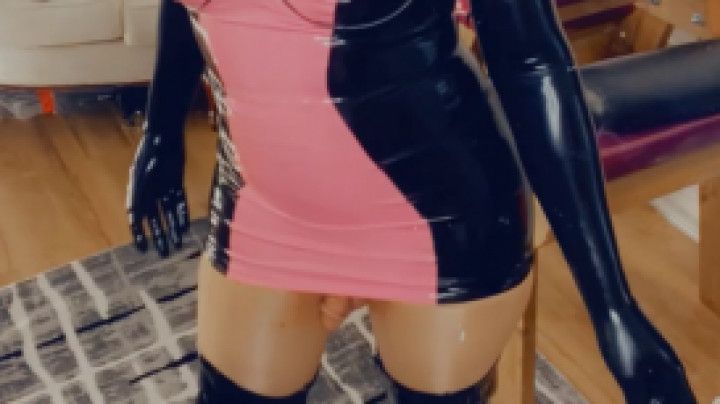 TS VIPER IN LATEX PINK DRESS SMOKING 120