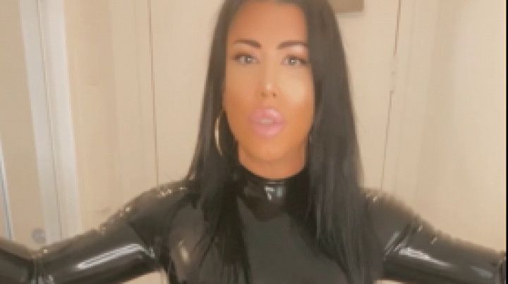 TS VIPER IN MDMA LATEX CATSUIT SMOKING