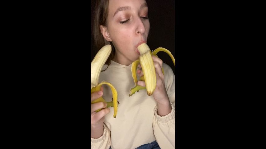 Double banana blowjob. Suck and drool