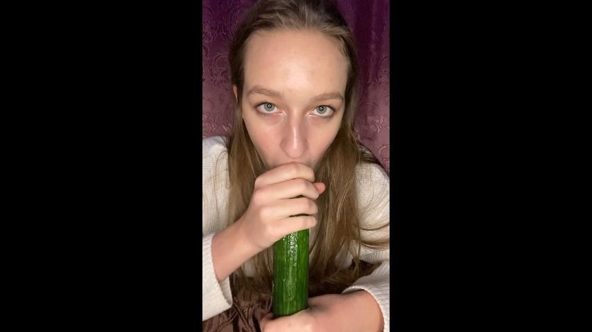 Deepthroat with cucumber