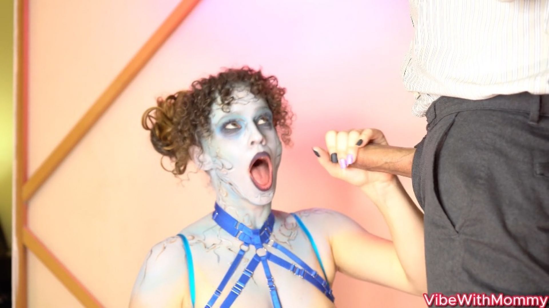 HALLOWEEN ANAL SQUIRT THROAT FUCK WITH HARDLY QUINN