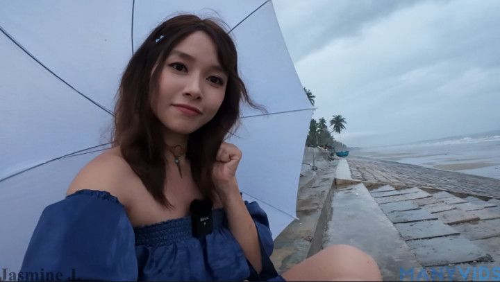 Public Squirting In The Rain 4K