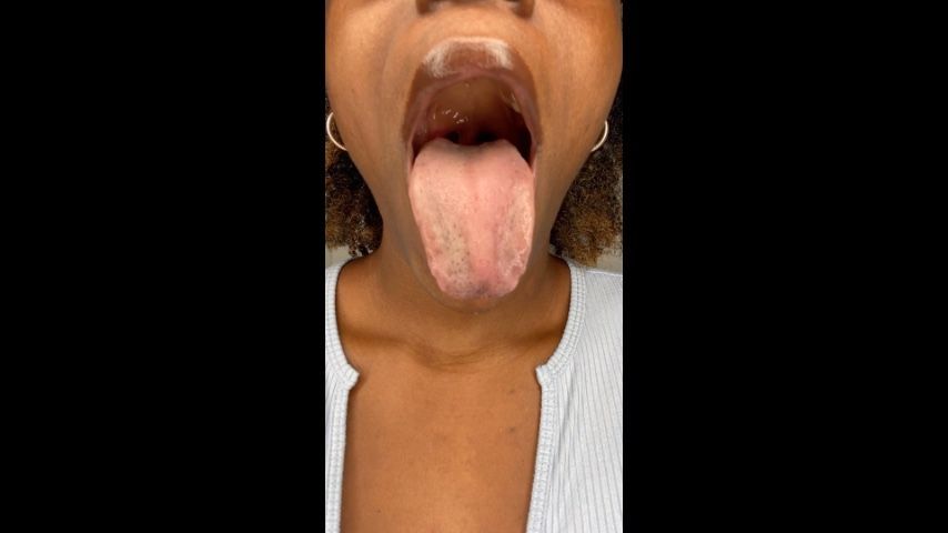 Mouth fetish: lips &amp; sexy tongue tease