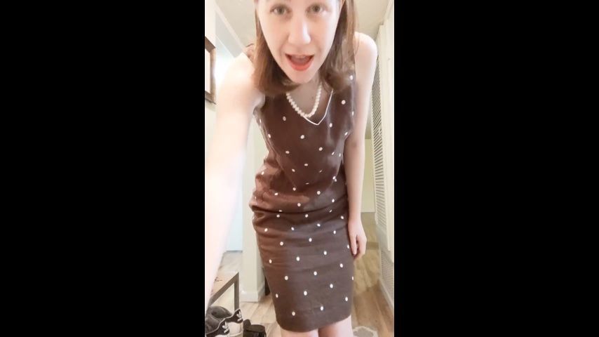 MILF needs help unzipping her dress