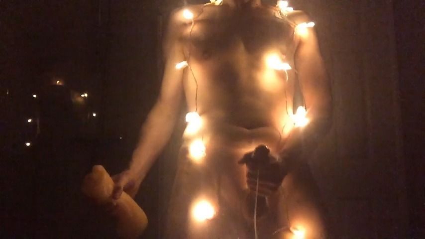 Masturbating with stringlights on