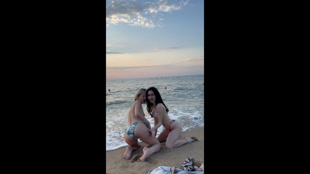 Lesbian beach day