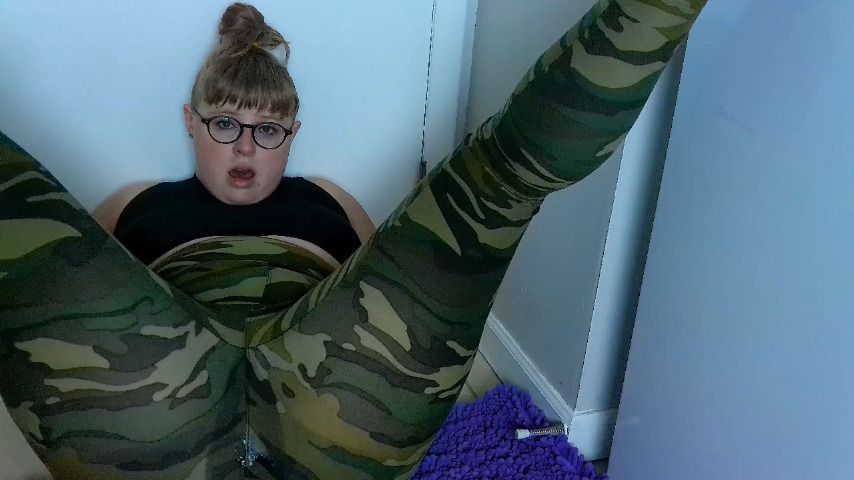 Drill Sergeant Pisses Her Army Leggings