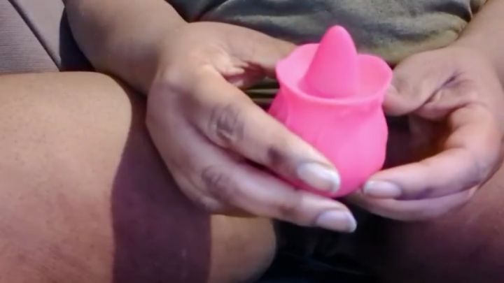 playing with my new clitoris toy