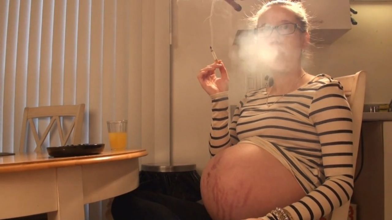 Mini 9 months preggo, smoking a good cigarette