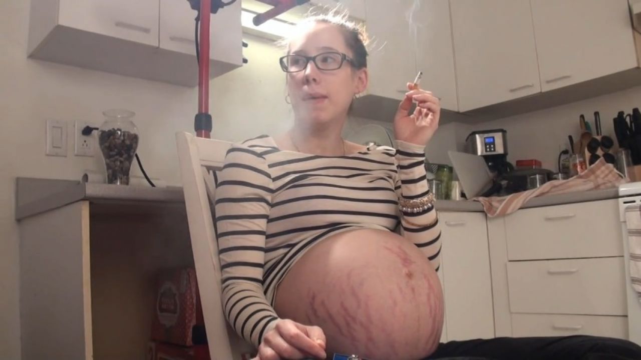 9 month preggo, smoking and showing her big belly