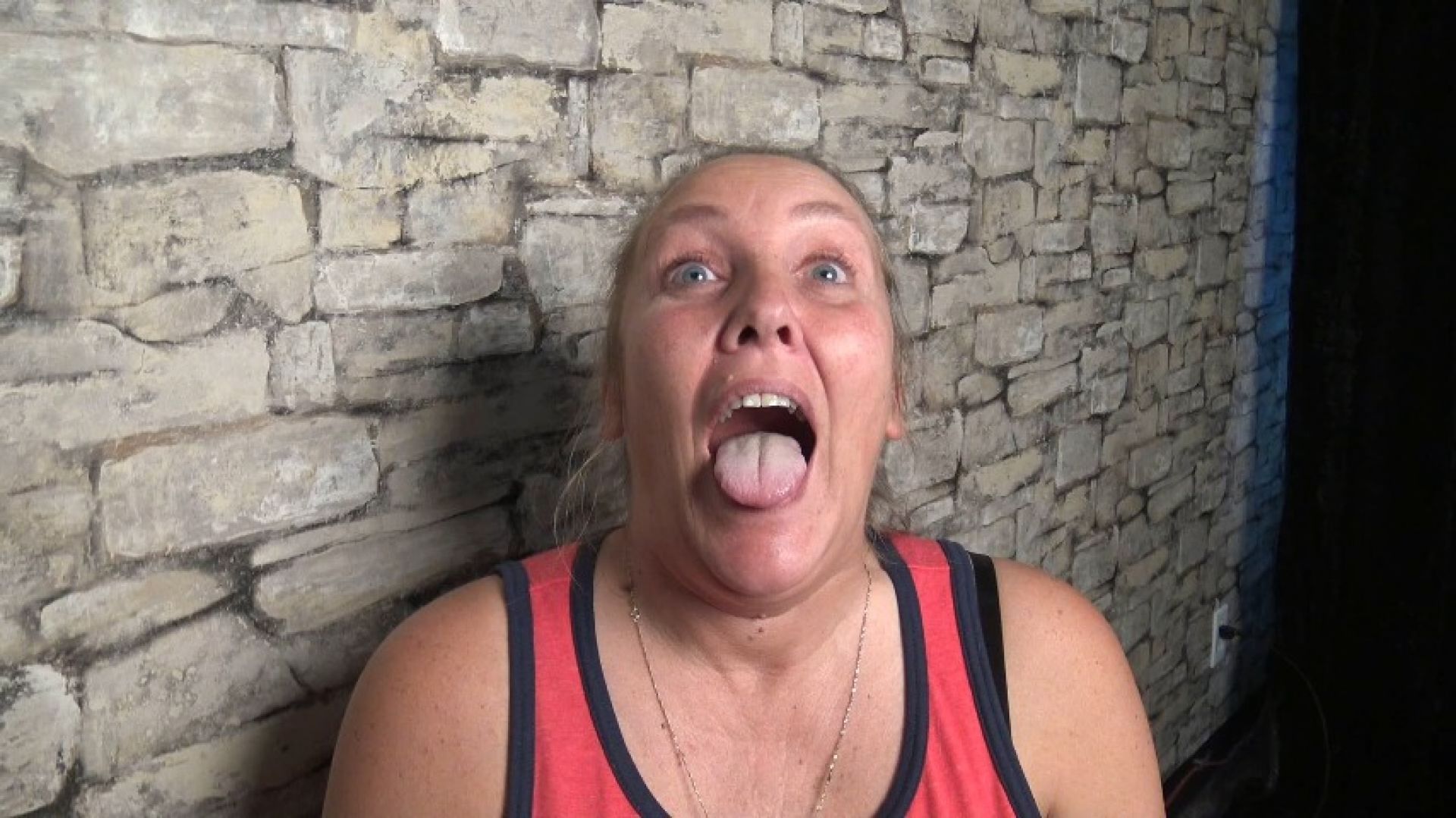 Roxys moM has one real ugly mouth, can you do this