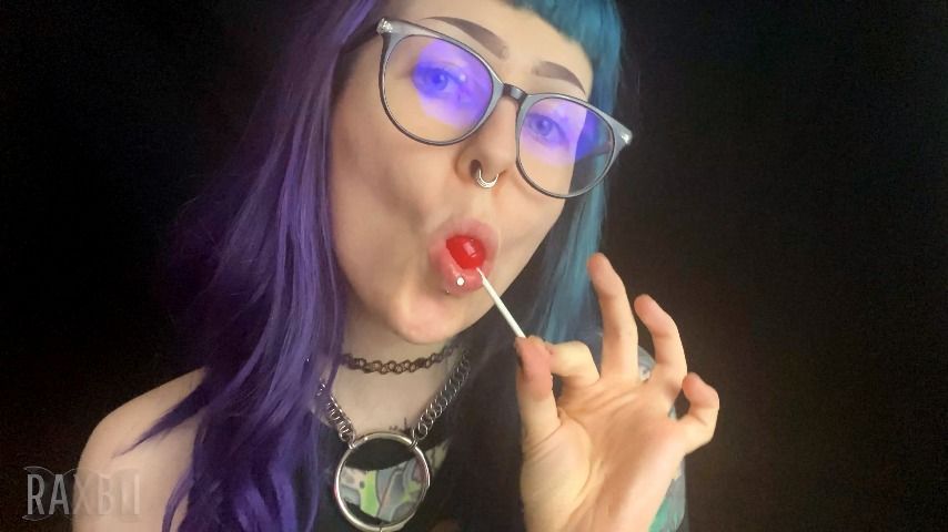 goth gf fucks herself w/ lollipops for u