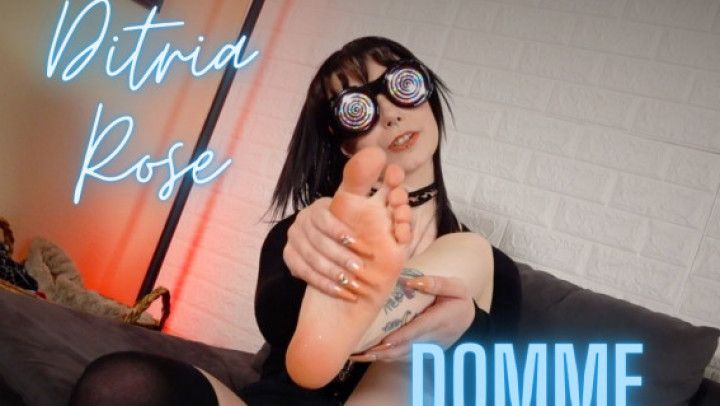 Domme Mesmerized Into Perfect Submissive