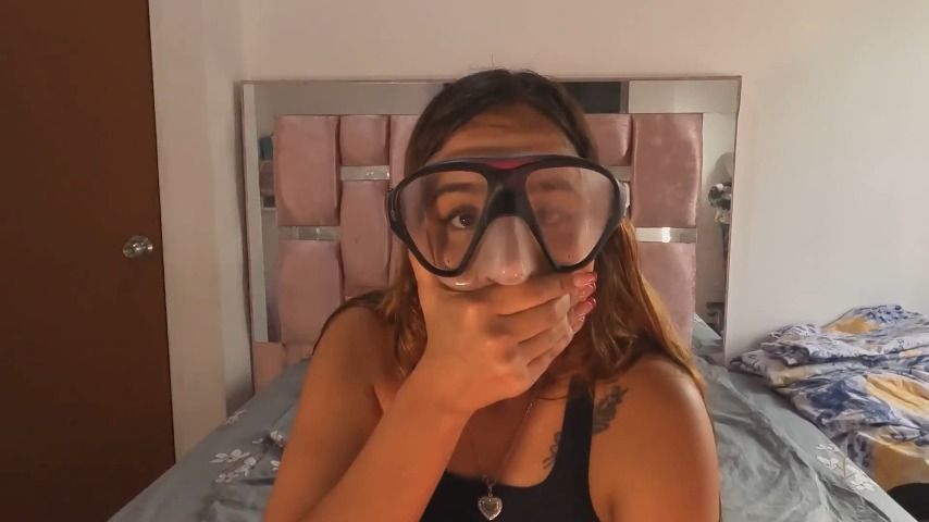 Sarah's Naughty Valentine's Apnea - SCUBA MASK MASTURBATION