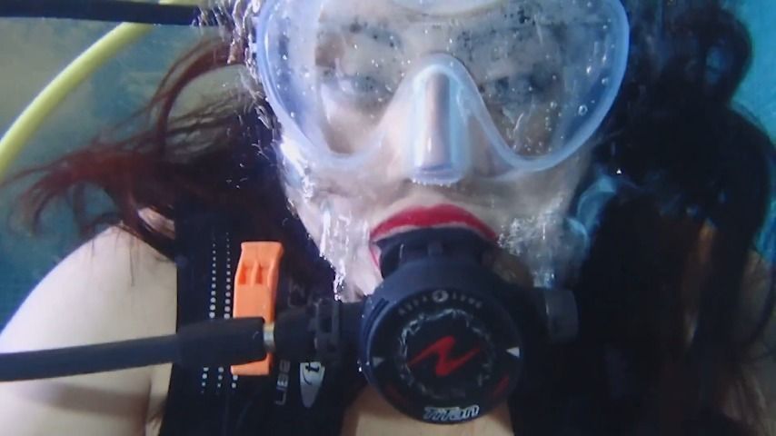 Masterpiece - UNDERWATER BLOWJOB PERIL VIDEO