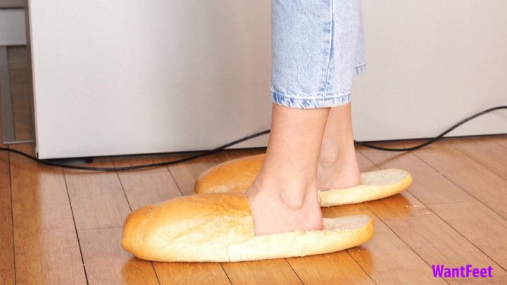 Amazon Woman's Bread Slippers HD