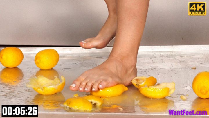 Barefoot Lemon Squeeze 4K