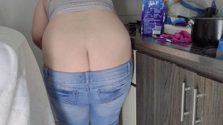 Buttcrack cleaning the kitchen