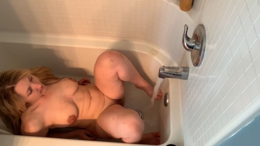 Hotwife Cumming With Faucet in Bath Tub