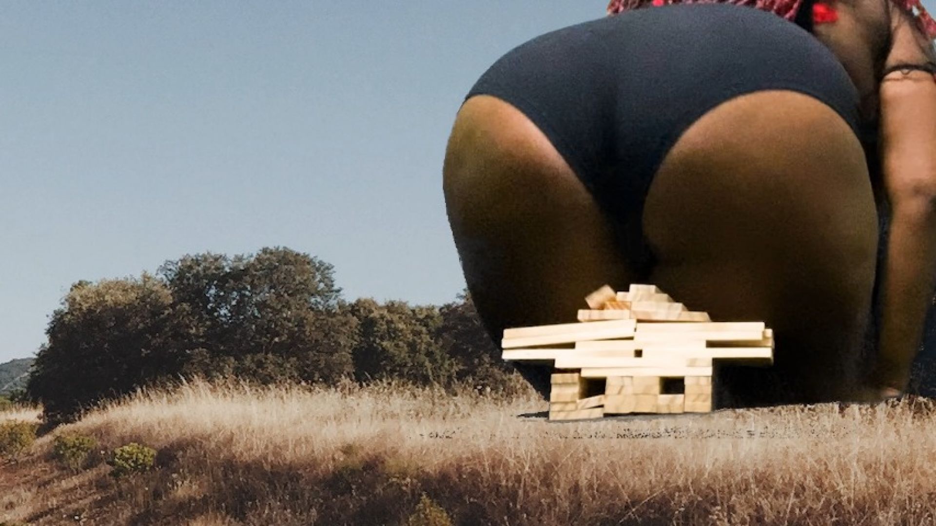 Giantess uses Fat ass to destroy buildings