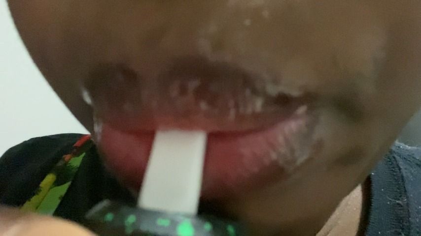 vaping with glossy lips