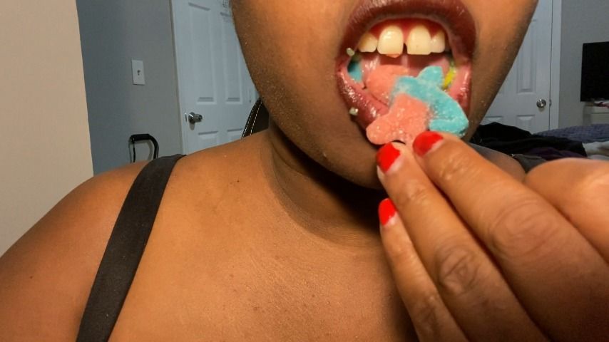 chewing gummies,  open mouth chewing