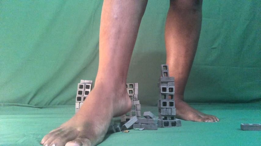 giantess destroying tiny city