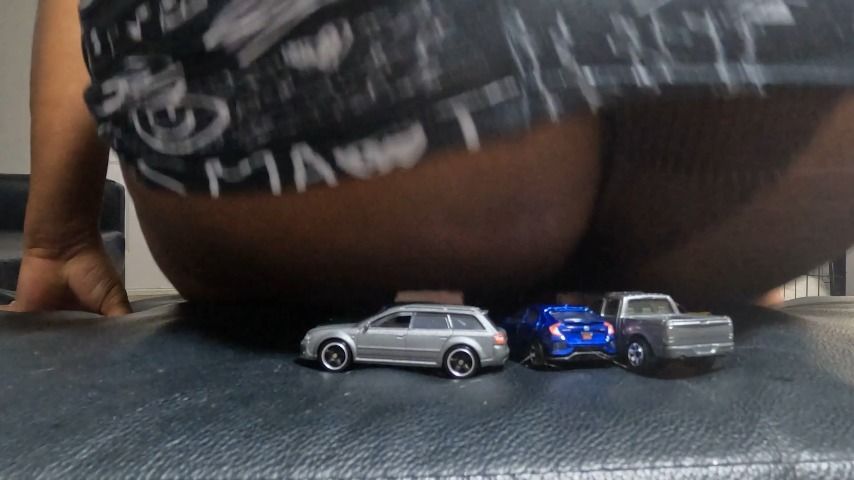 giantess ass vs tiny cars