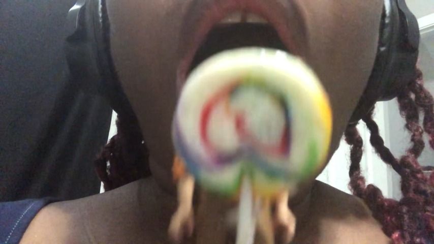 giantess enjoying teeny on lollypop