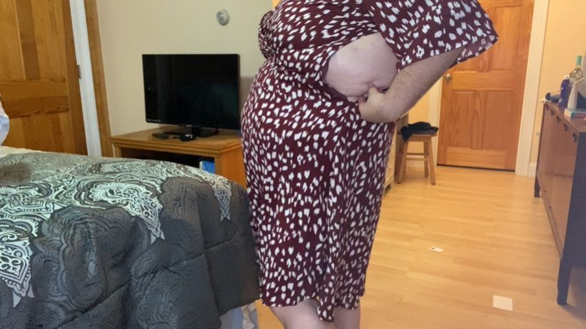 SSBBW tries on new clothes