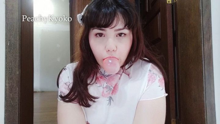 Cutie blows bubblegum and loves herself