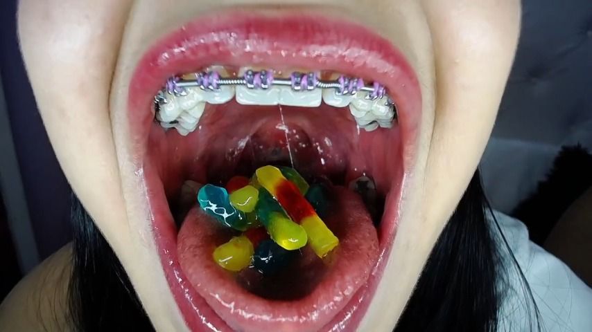 Eating, uvula fetish