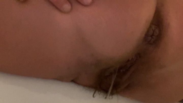 Bbw hairy pussy pees off side of tub