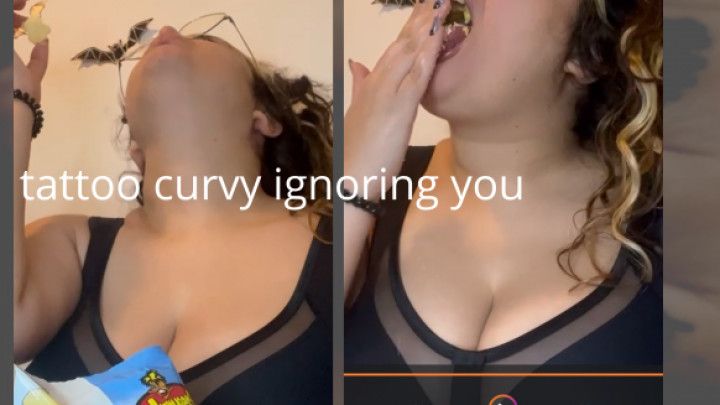 CURVY TATTOOED GIRL EATS AND IGNORES YOU FETISH