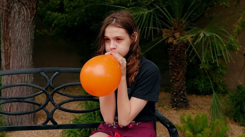 18 yr old Mewchii blows Balloons for you