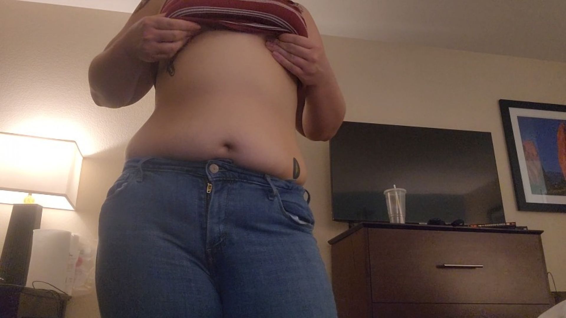 Big Booty In Jeans Strip Tease And Pussy Show Off