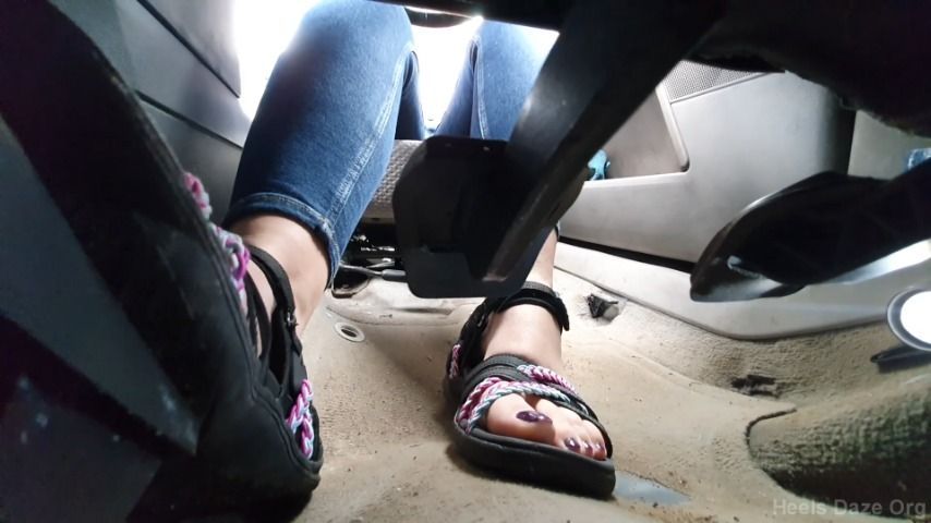 VIEW UNDER PEDAL Purple Sandals