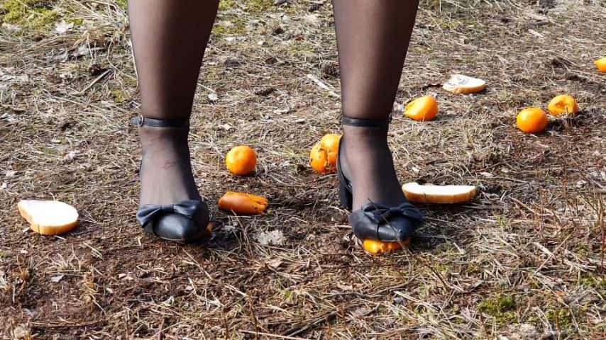 Tangerines and Bread Crush in Heels