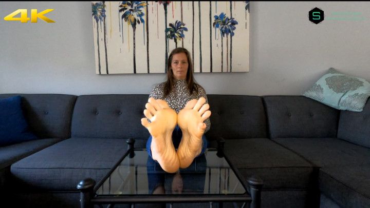 BIANCA LOVES TO GIVE HER FANS FEET SHOWS