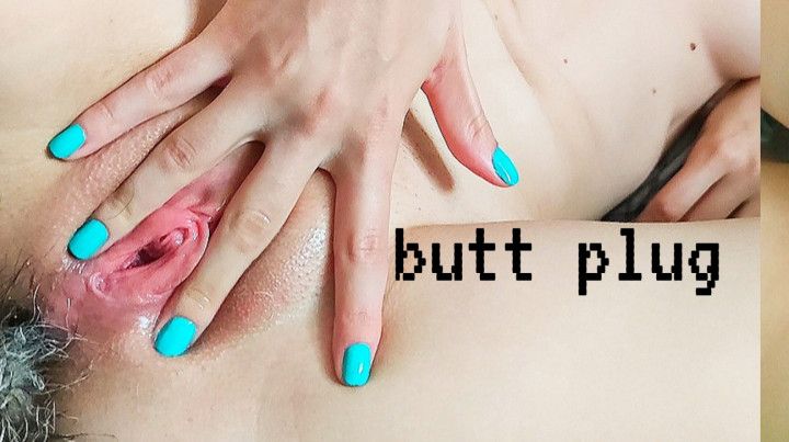 masturbating pussy with butt plug