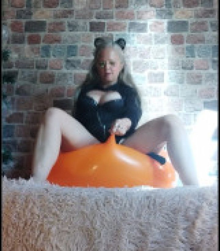 Sit to pop orange 36 inch balloon