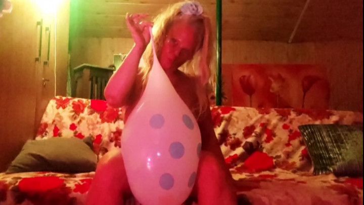 Nude ASMR with polkadots balloon