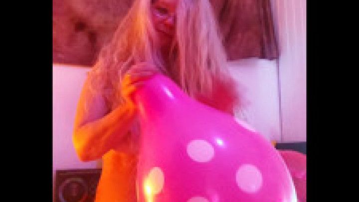 Inflate and deflate polkadots balloon