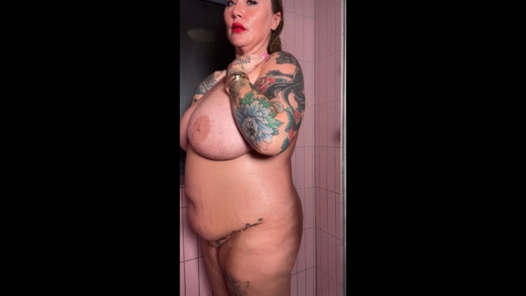 BBW MILF SHOWERING