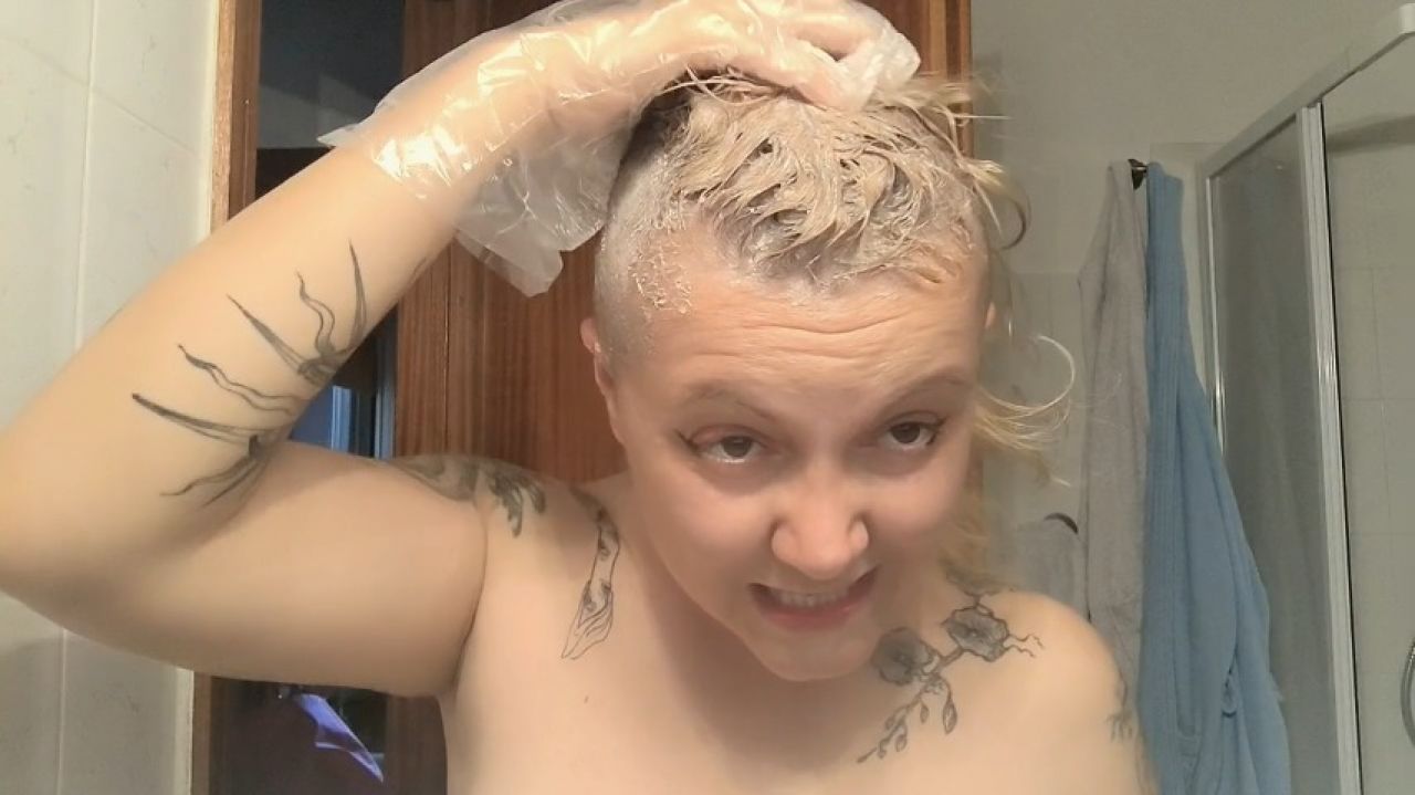 Dying my hair topless